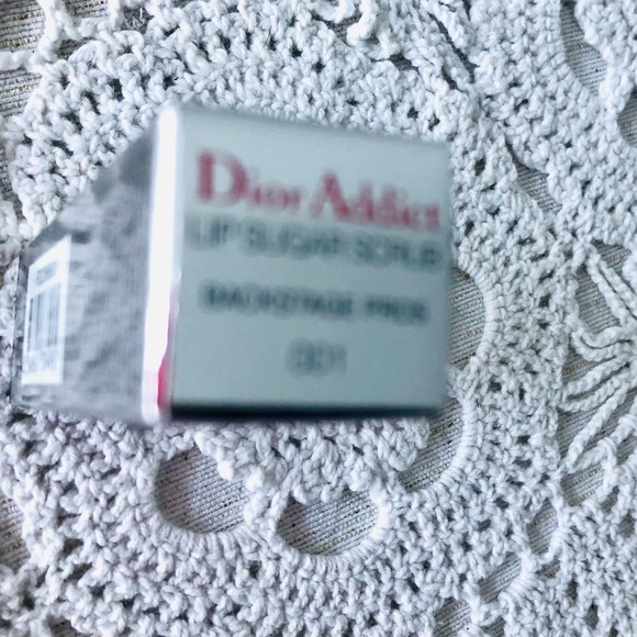 DIOR ADDICT 001 PINK LIP SUGAR SCRUB - Picture 6 of 7